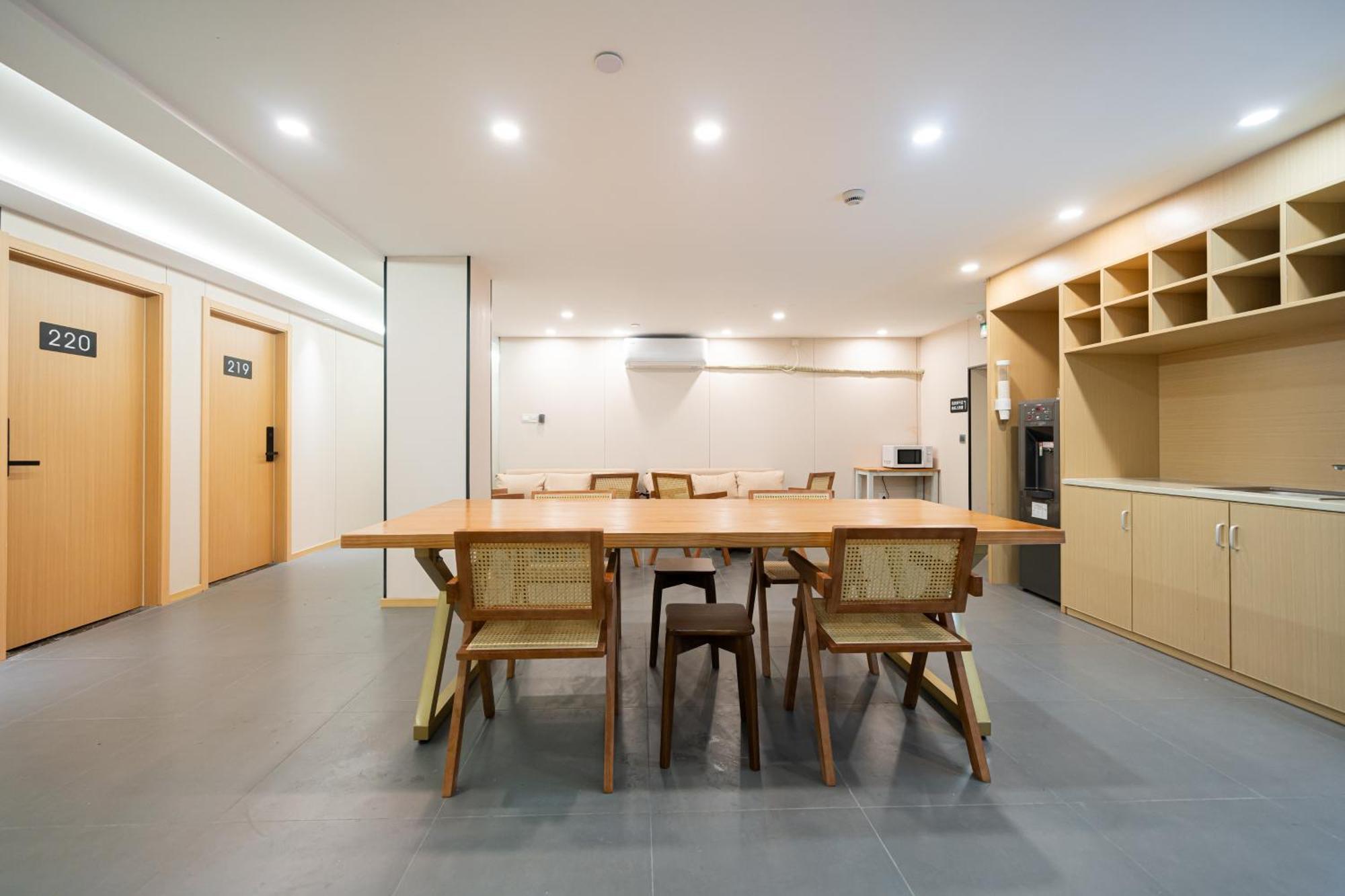 Hostel Denpa - Zhenbei Subway Station Meichuan Road Pedestrian Street Branch Shanghai